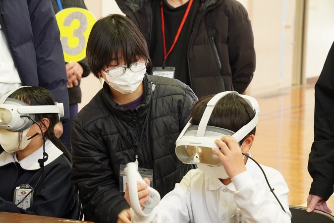 勝間小学校でVR福祉体験学習を実施(DXハイスクール事業)